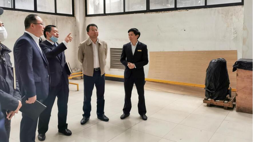 集团党委书记、董事长任丁会见川酒集团董事长曹勇一行