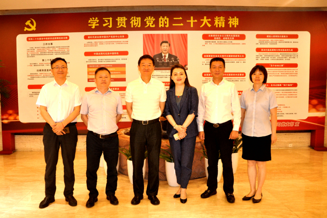 四川尊龙凯时集团党委书记、董事长任丁调研花园宾馆