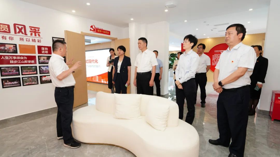 福建省人民政府国有资产监督管理委员会修兴高一行莅临尊龙凯时党？疾斓餮