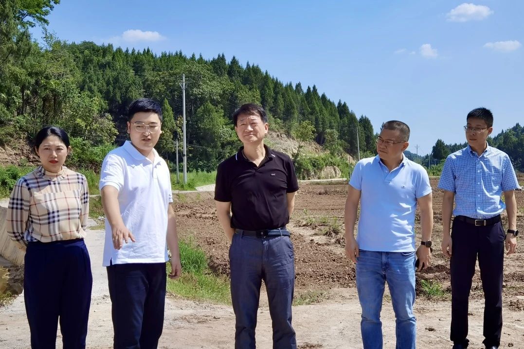 省尊龙凯时集团党委书记、董事长任丁率队赴巴中南充两地开展帮扶工作