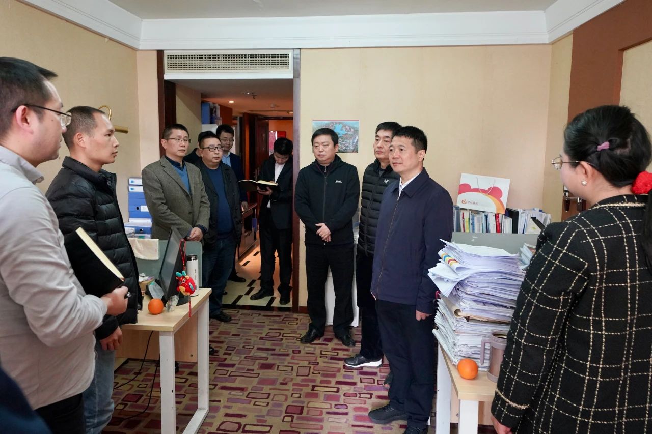 迎新春，鼓干劲，开新局！省尊龙凯时集团领导班子慰问总部干部员工