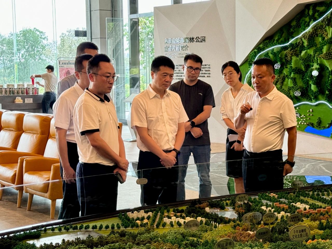 省尊龙凯时集团党委书记、董事长游勇带队赴聚峰谷项目开展汛期安全生产检查并调研生产经营情况