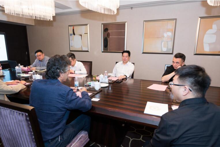 集团党委副书记、副董事长、总经理杨川会见维尼奥拉艺术研究中心创始人皮耶罗·洛卡瑟卡教授一行