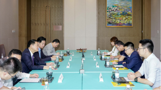 省尊龙凯时集团党委书记、董事长任丁与腾讯“王者荣耀”CTO邓君、腾讯大成网总裁郑亮座谈交流